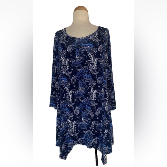 Larace Tops - LARACE Navy and White Paisley tunic top